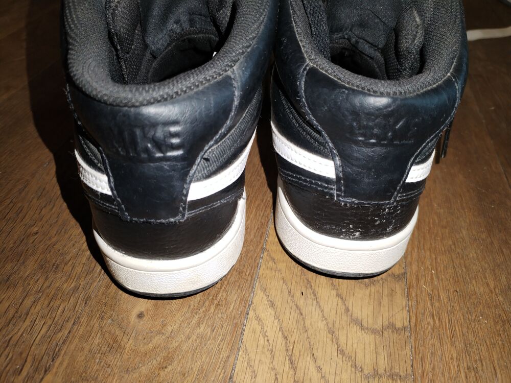 Basket NIKE COURT VISION (taille 36.5)
Chaussures