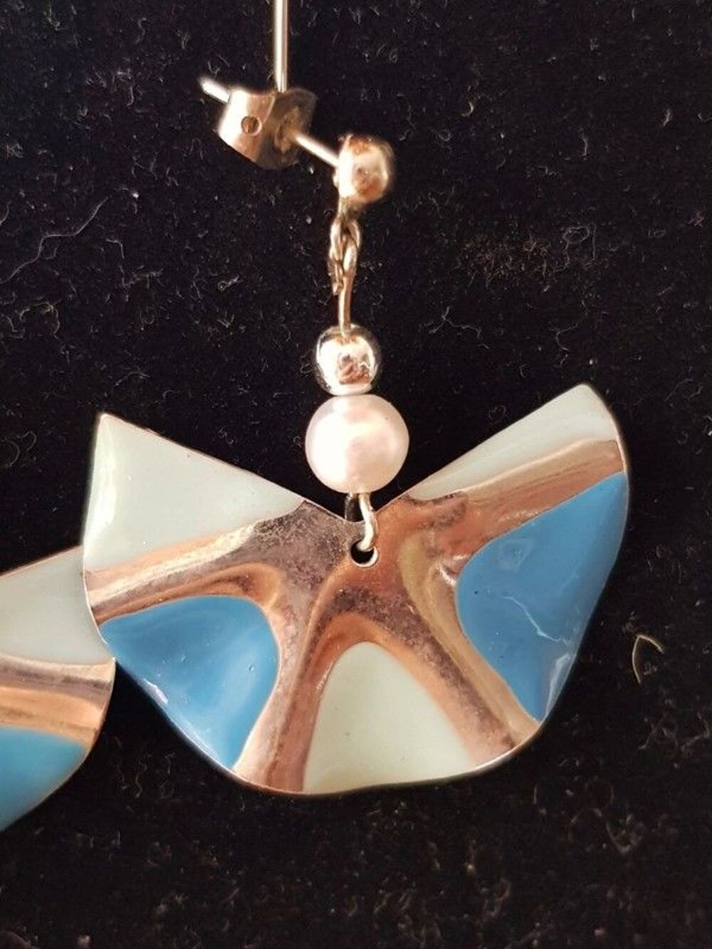 Boucles d'oreilles pendantes argent&eacute;es et bleues neuves 3,5 Bijoux et montres