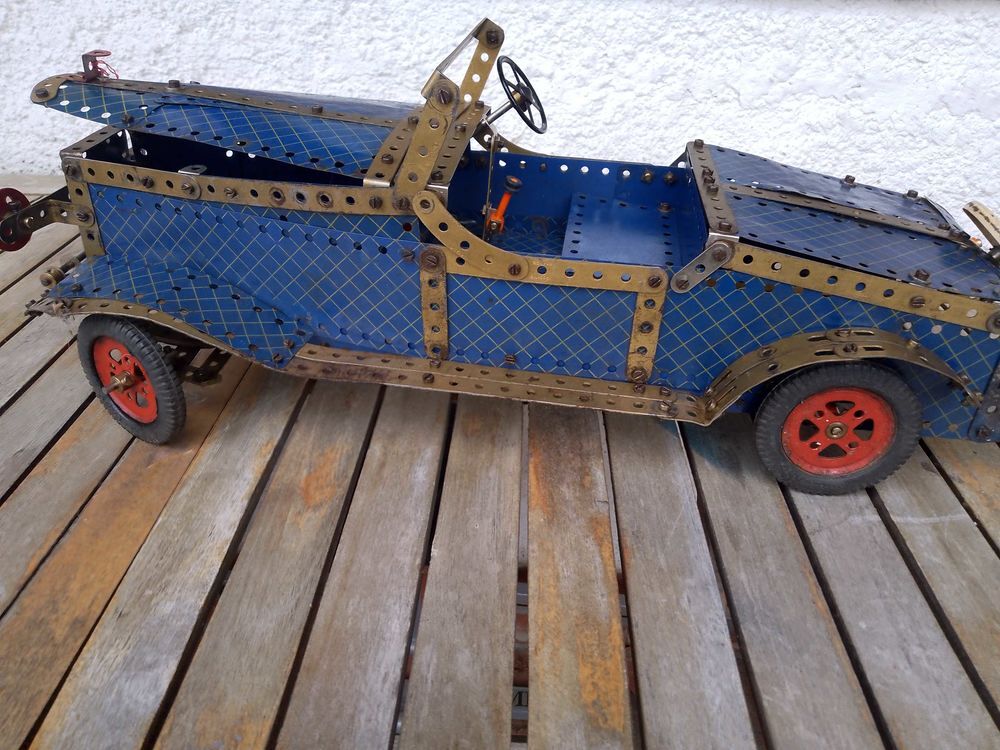 Grand bahut, lit avec sommier en 160 X 200, bijoux artisanat Meubles