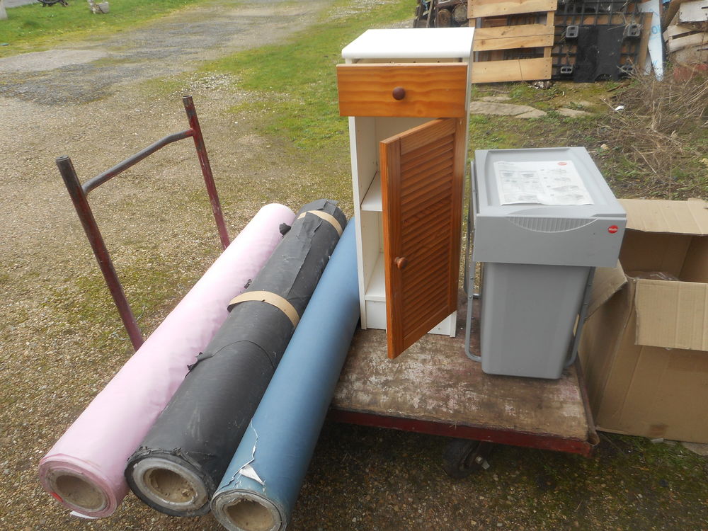 3 grand rouleu rose noir bleu le lot 100€ faire prix etc Décoration