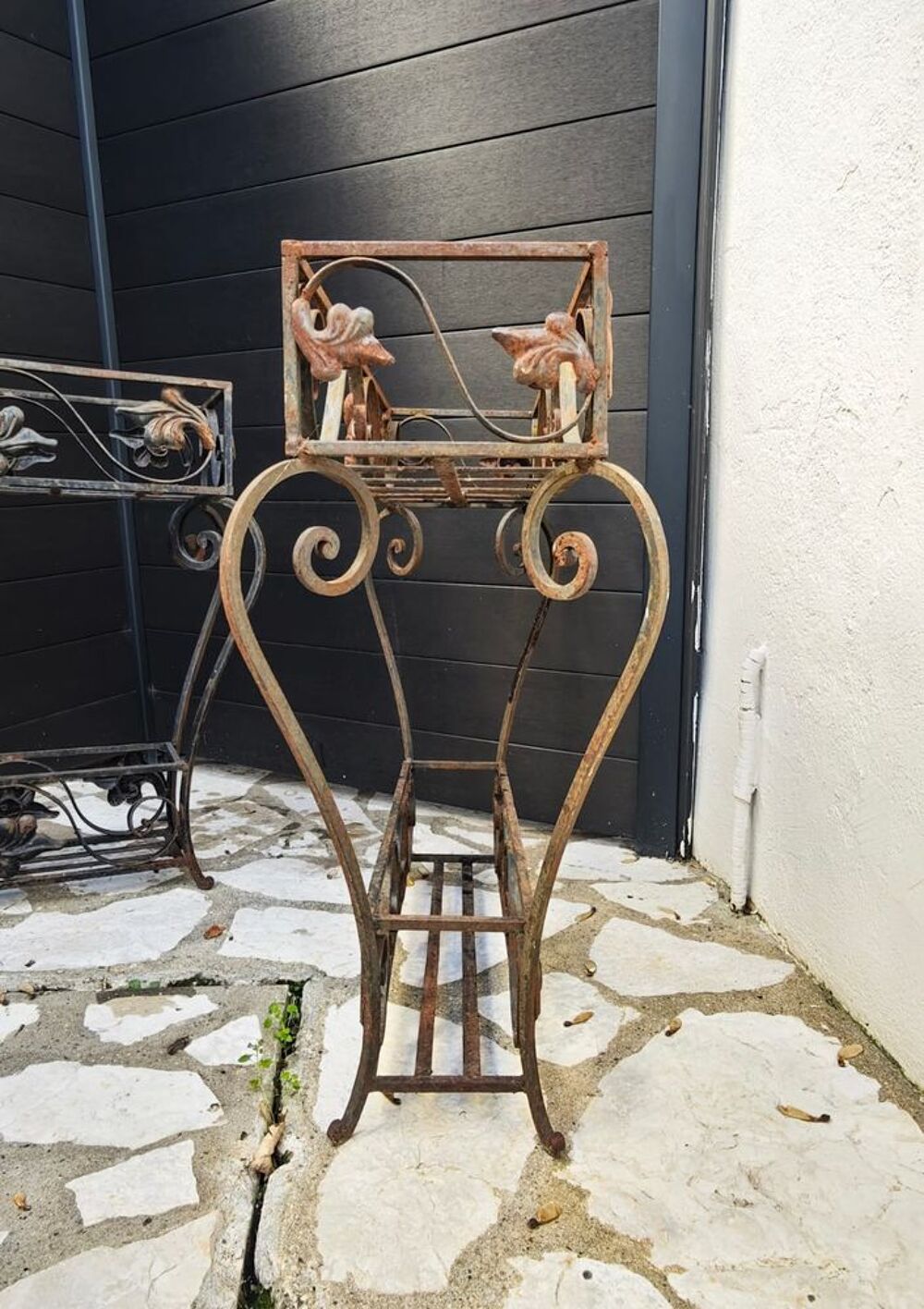 Lot de 2 jardini&egrave;res anciennes en fer forg&eacute; ? D&eacute;cor floral Jardin