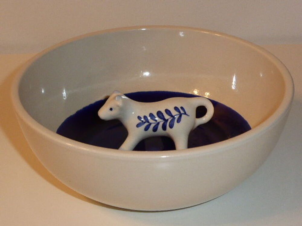 Coupelle blanche fond bleu avec vache Cuisine