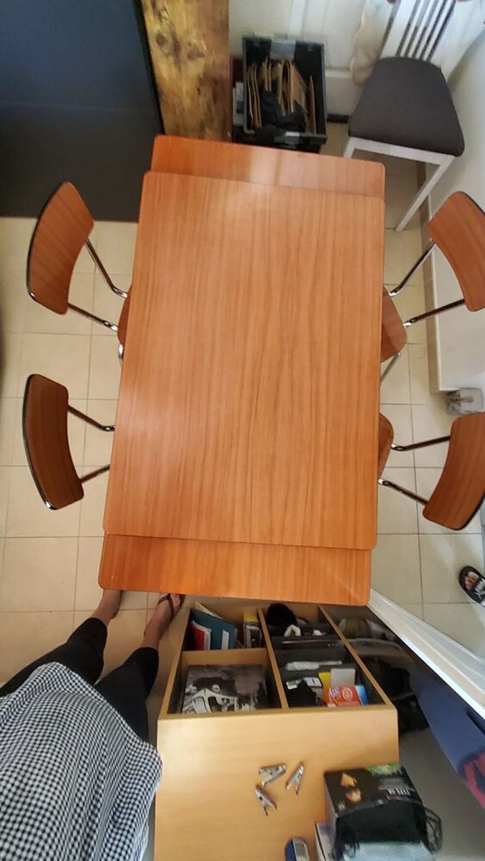 Table plus 4 chaises ann&eacute;e 1970 formica 
Meubles