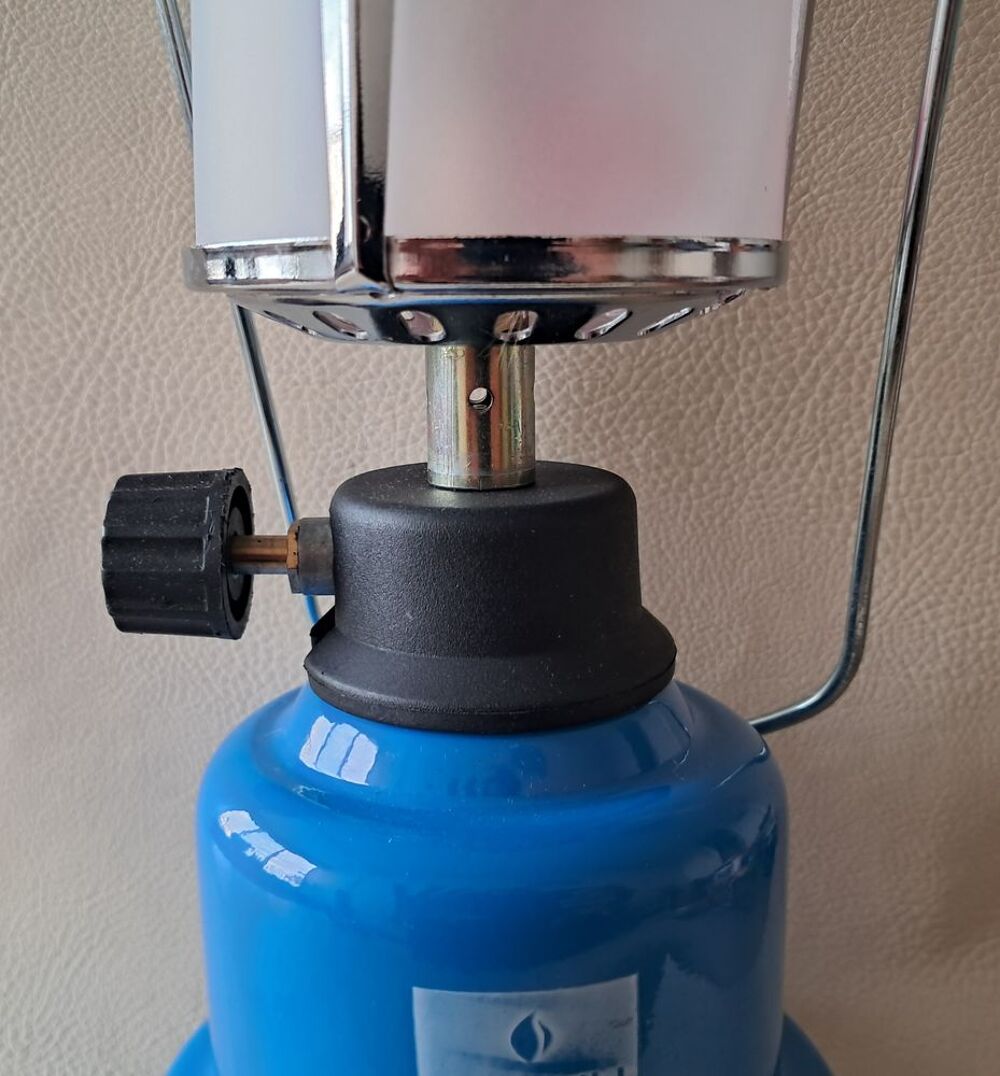 Lampe de camping &agrave; gaz ou pour coupure d'&eacute;lectricit&eacute; neuve Sports