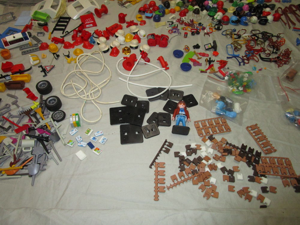 GROS LOT ACCESSOIRES PLAYMOBIL Jeux / jouets