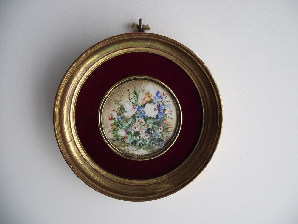 TABLEAU MINIATURE DE FORME RONDE SIGNE VALMONT Décoration