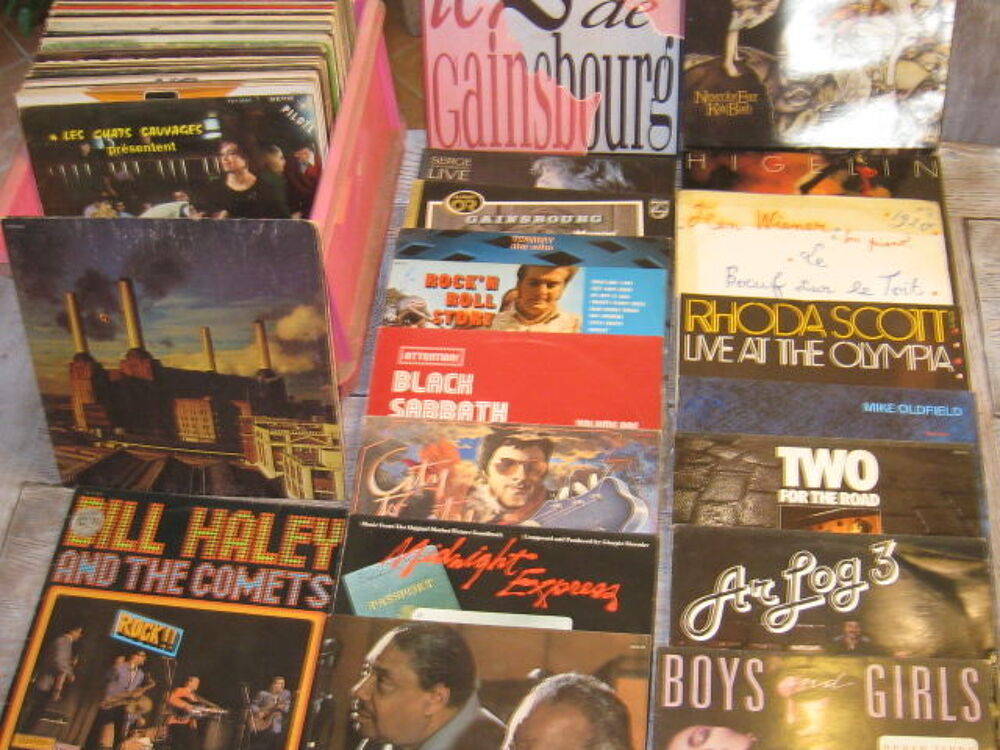 LOT DE 33T VINYLES POUR VRAIS AMATEURS OU COLLECTIONNEURS
CD et vinyles