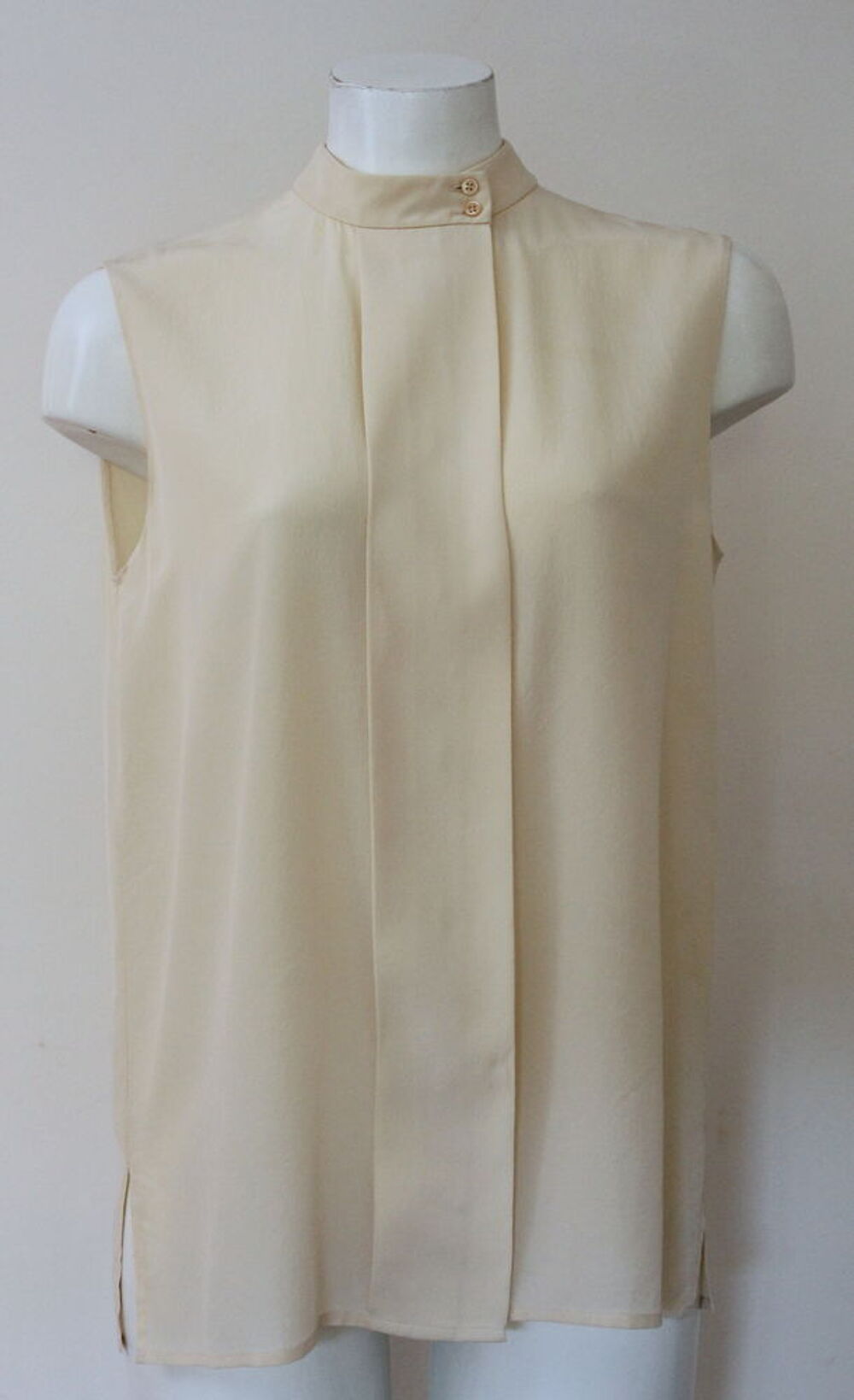 Top soie cr&egrave;me THE ROW Made in USA 
T.M soit 38/40 Fr Vêtements