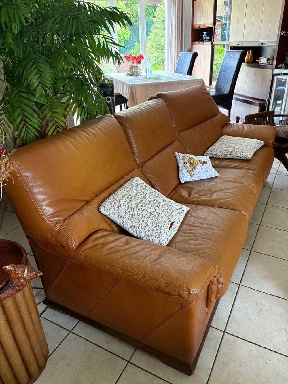 je souhaite vendre un salon vinted en cuir v&eacute;ritable de couleur miel en bon &eacute;tat. Meubles