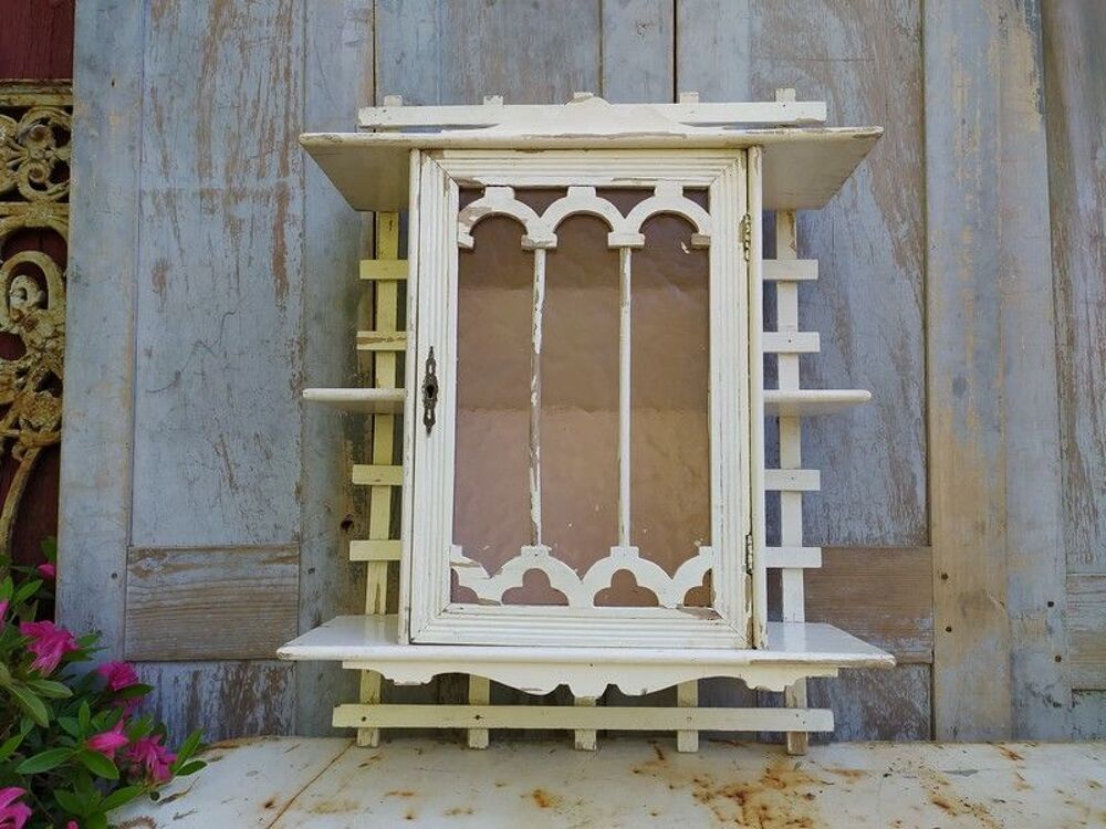 Armoire Murale Vitr&eacute;e Style Art Nouveau 
Meubles