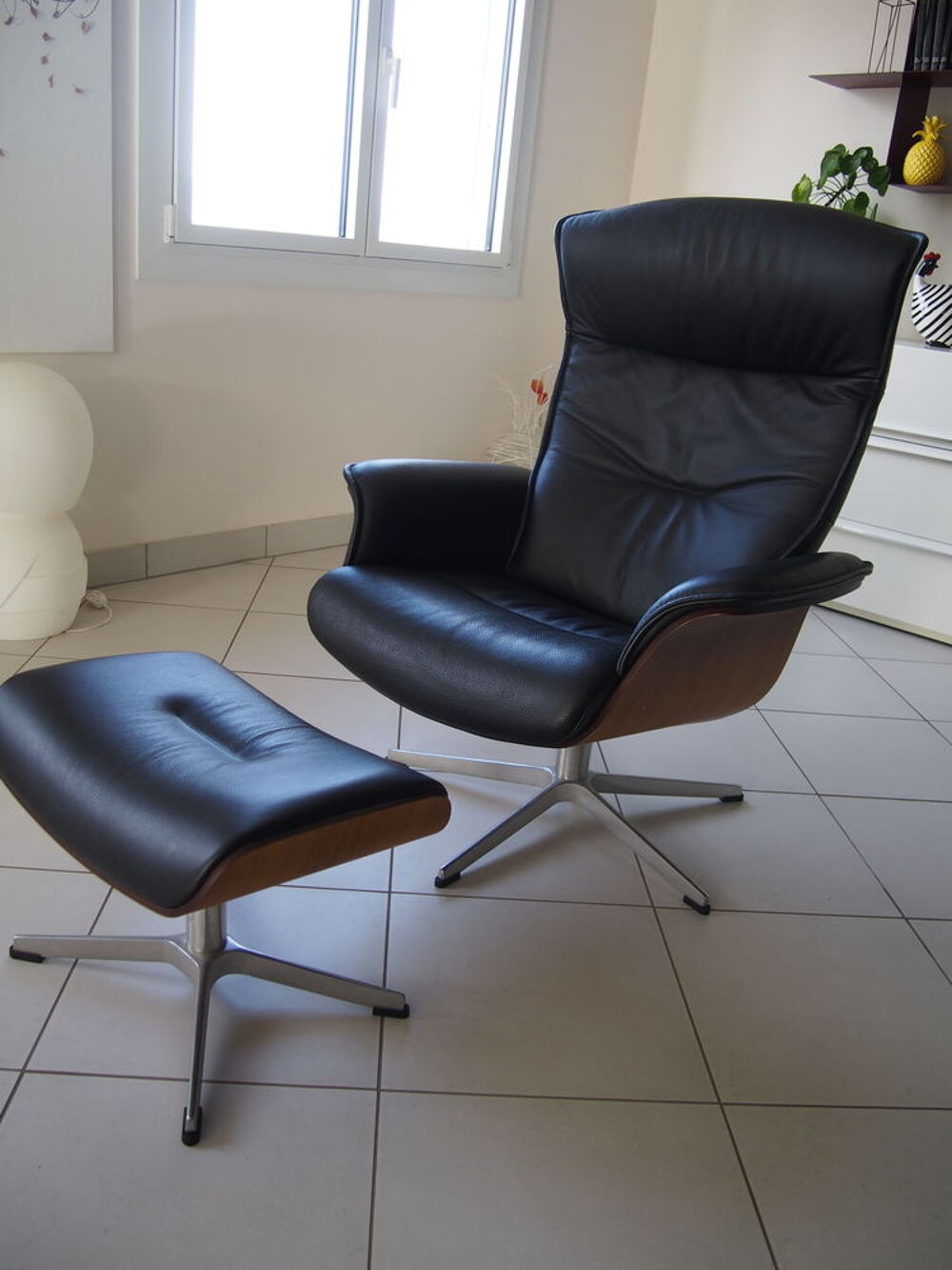Fauteuil cuir + repose pieds Meubles
