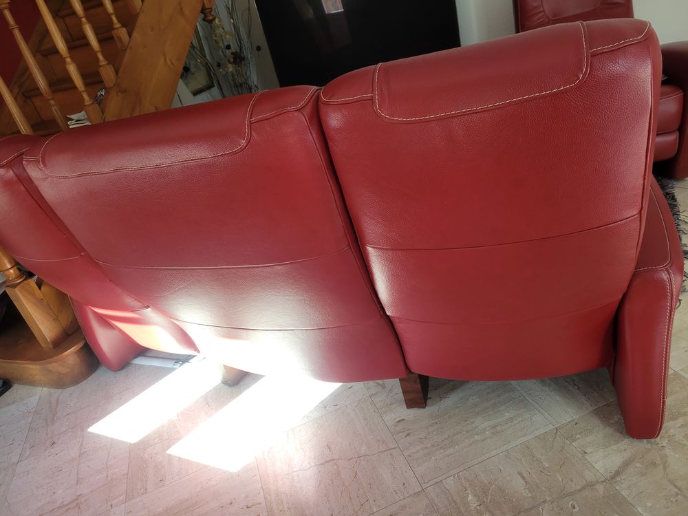 Canap&eacute; Home Cin&eacute;ma cuir rouge et fauteuil assorti Meubles
