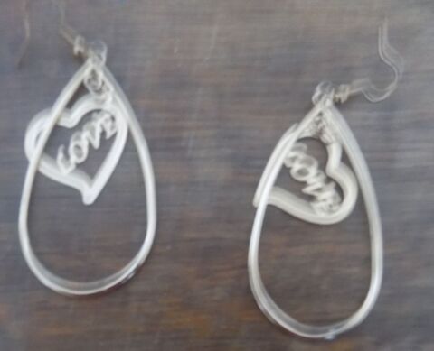 Boucles d'oreilles 'love' 1 La Motte-d'Aveillans (38)