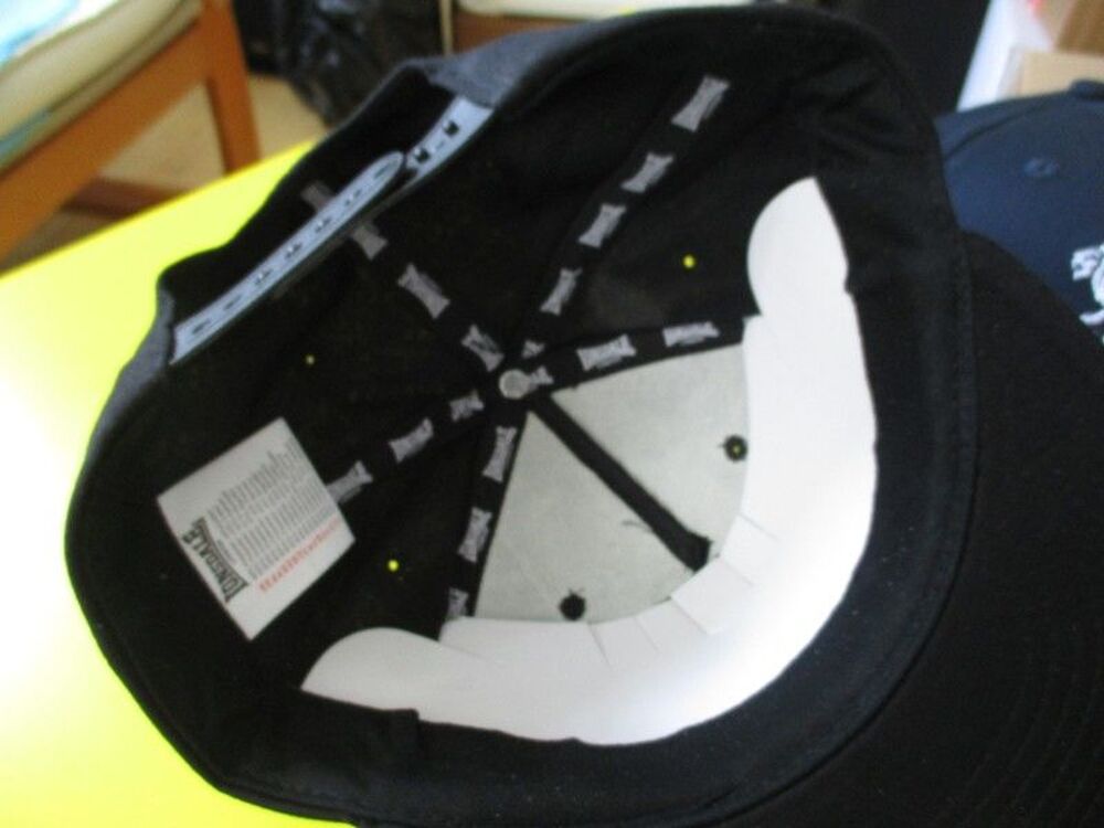 Lonsdale casquette boxe neuf noir blanc
Vêtements