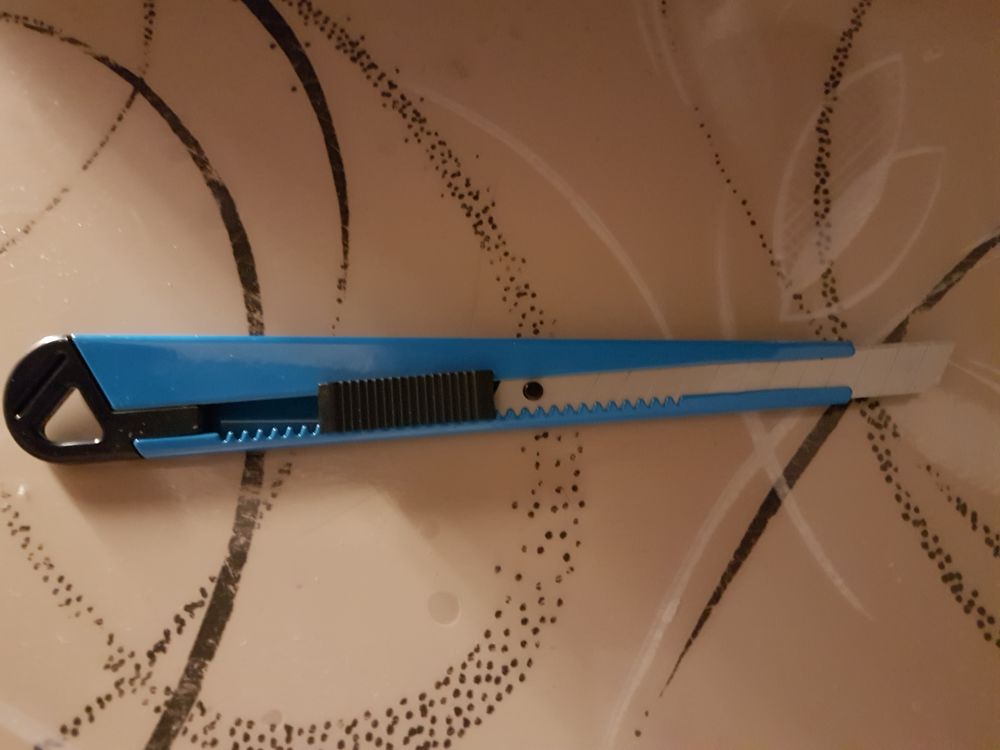 
Lot de 20 cutters en m&eacute;tal neuf sous blister 10 euros
Bricolage