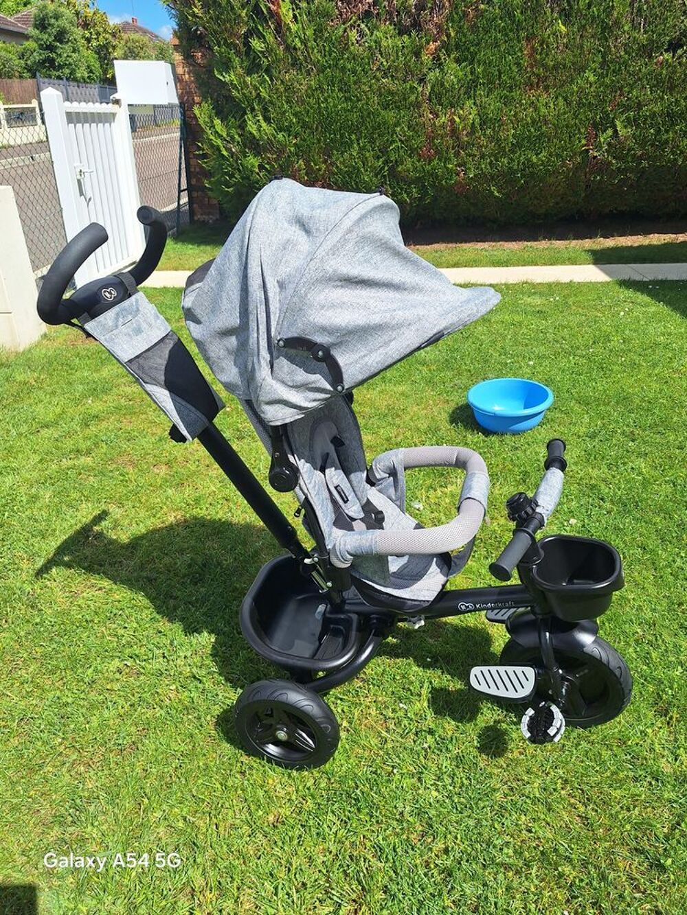 Tricycle &eacute;volutif kinderkraft tr&egrave;s propre tr&egrave;s peu servi . Jeux / jouets
