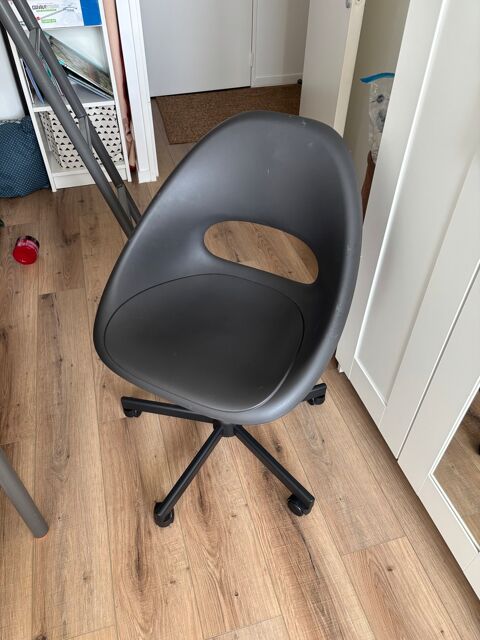 Chaise de bureau noire à roulettes 20 Athis-Mons (91)