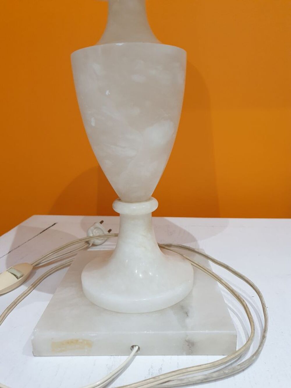 Lampe de chevet enti&egrave;rement en Alb&acirc;tre, marbre ou onix Décoration