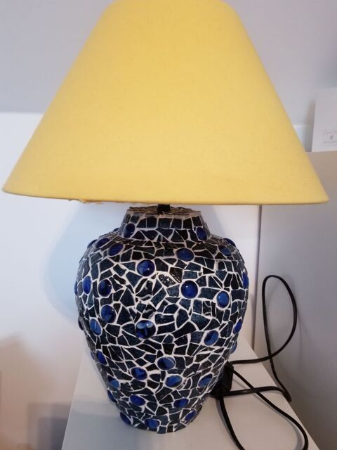 Lampe bleue en mosaque 60 Ozouer-le-Voulgis (77)