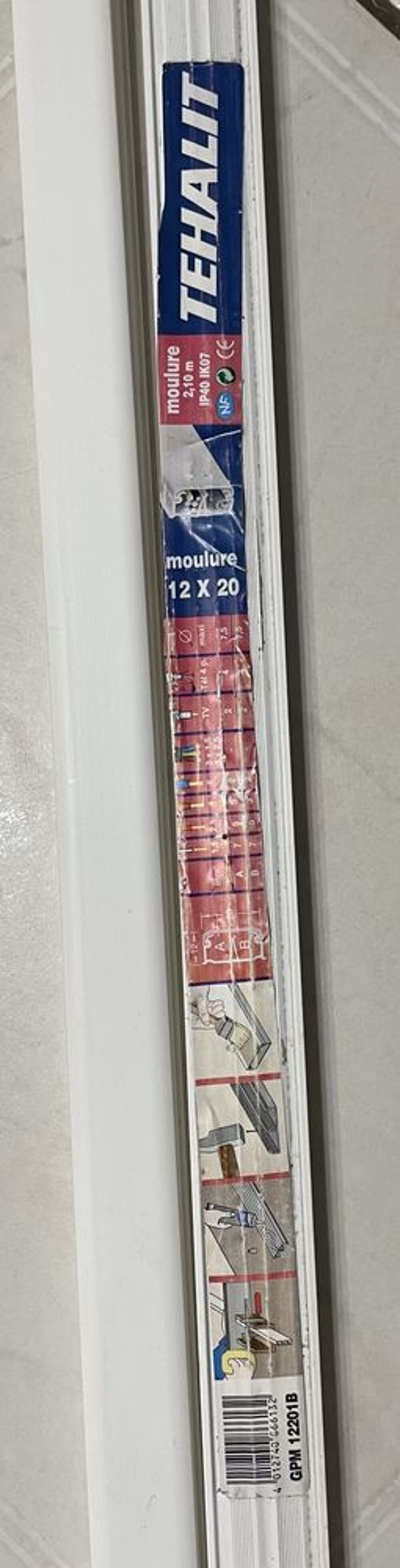 Lot de 4 moulures blanches de marque TEHALIT 12x20 Longueur Bricolage