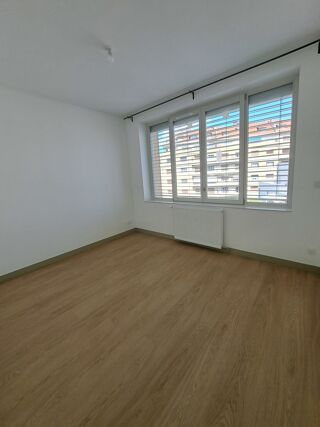  Appartement à louer 3 pièces 80 m²