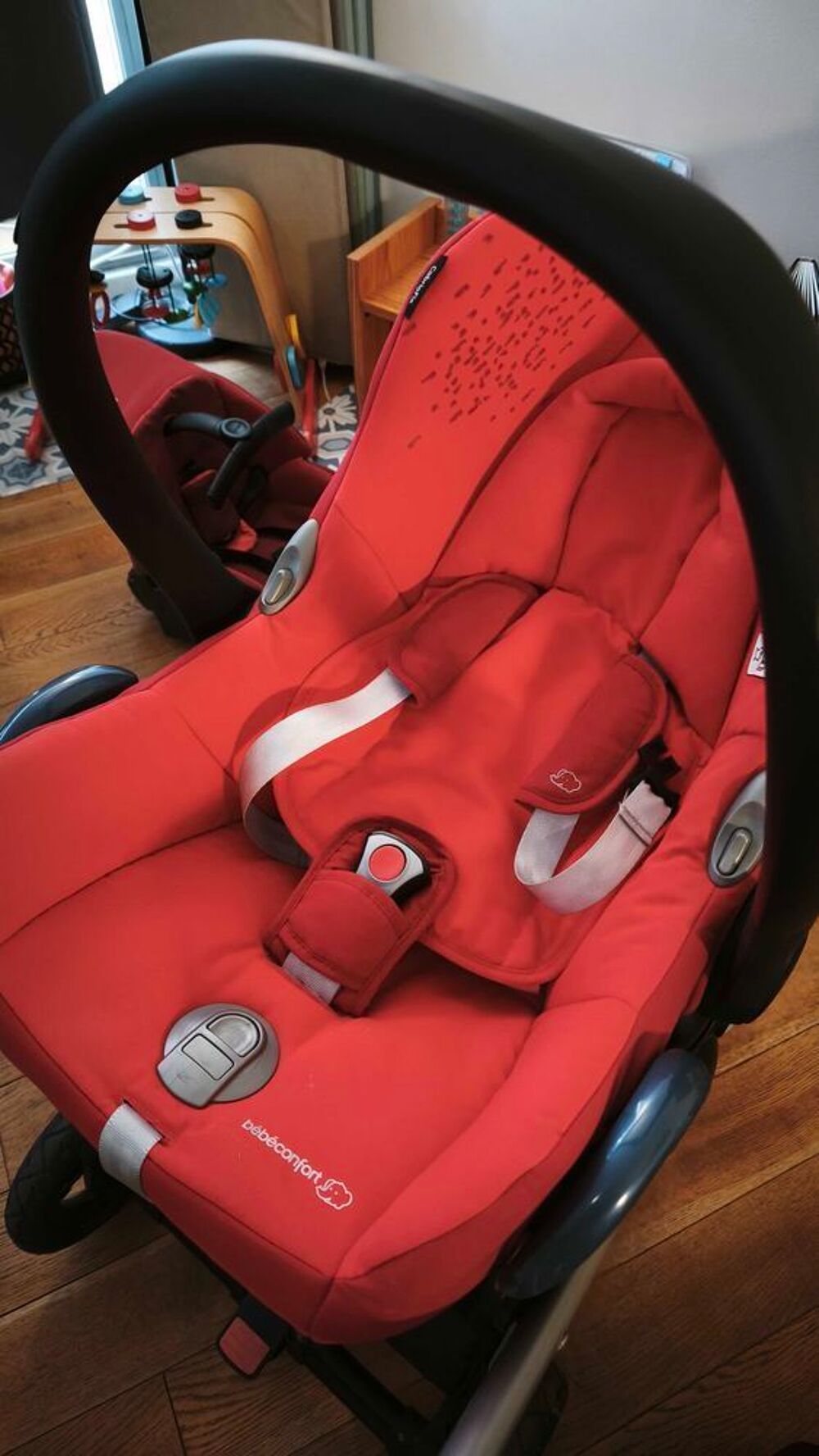 Poussette B&eacute;b&eacute; Confort Loola + cosy + 2 bases ISOFIX FamilyFix €" Excellent &eacute;tat Puériculture