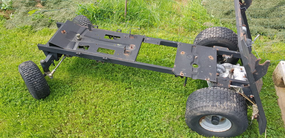 Tracteur autoport&eacute;e Honda HF1211 Jardin