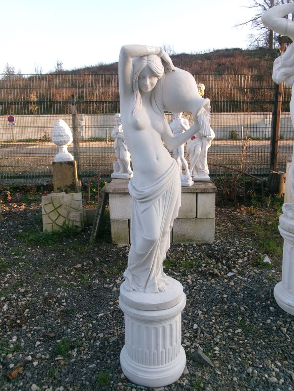 Statue femme en pierre Décoration