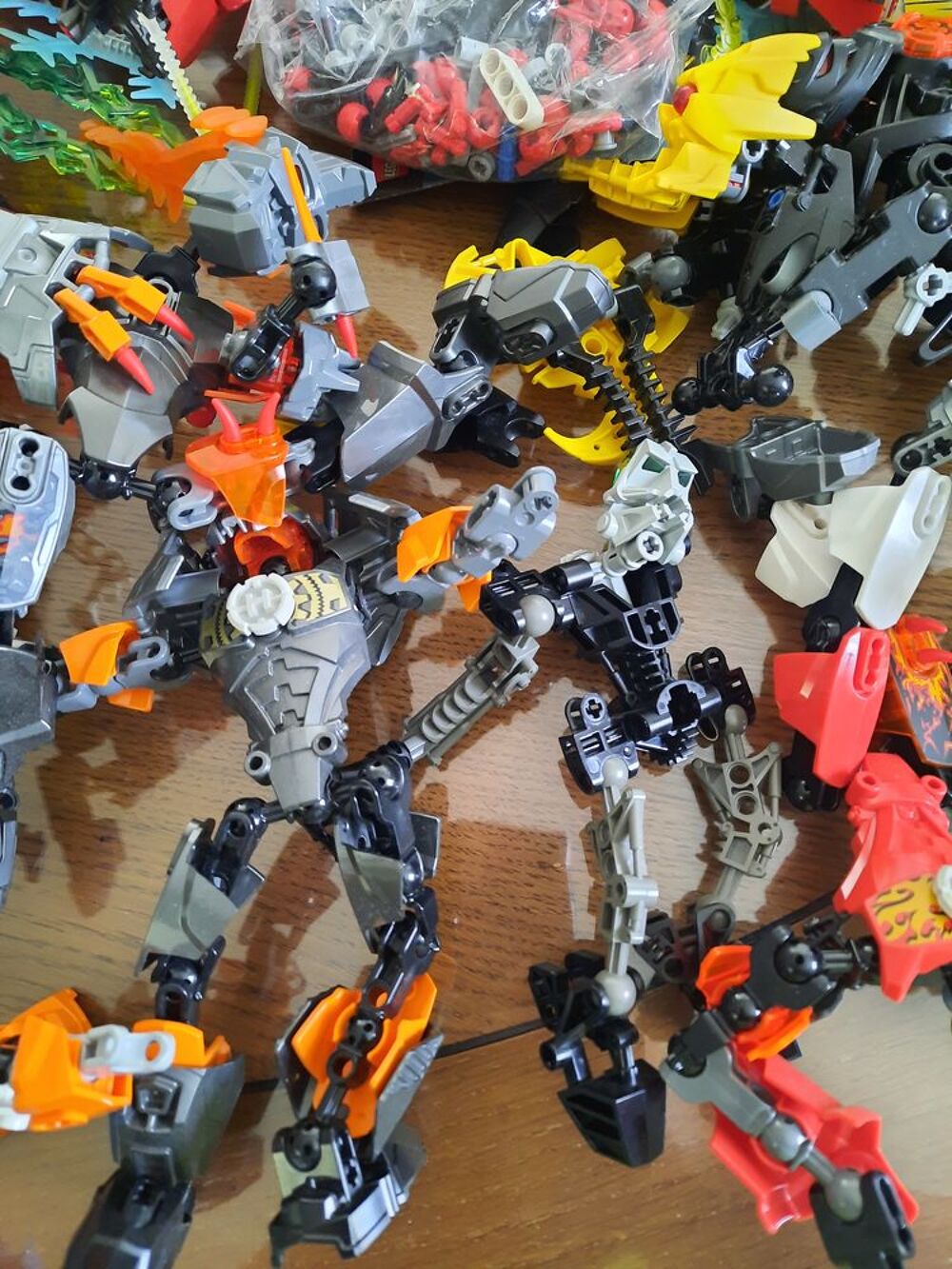 Gros lot Lego Bionicle + 2 autres constructions Lego Jeux / jouets