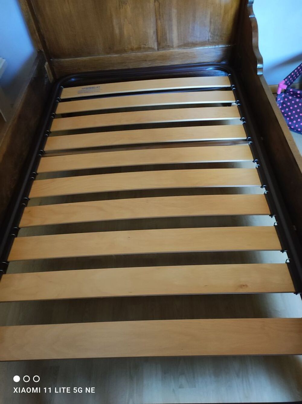 Lit ancien en bois avec sommier et matelas Meubles