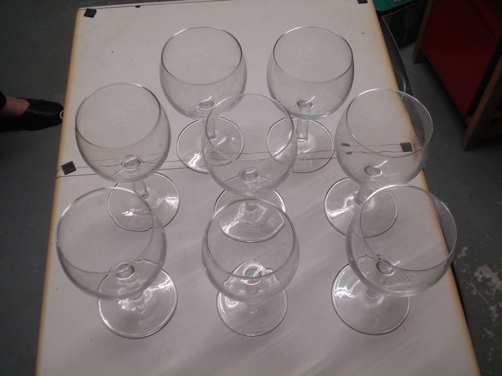 lot de 15 verres &agrave; vin pas un &eacute;clat et autres mod&egrave;les Décoration