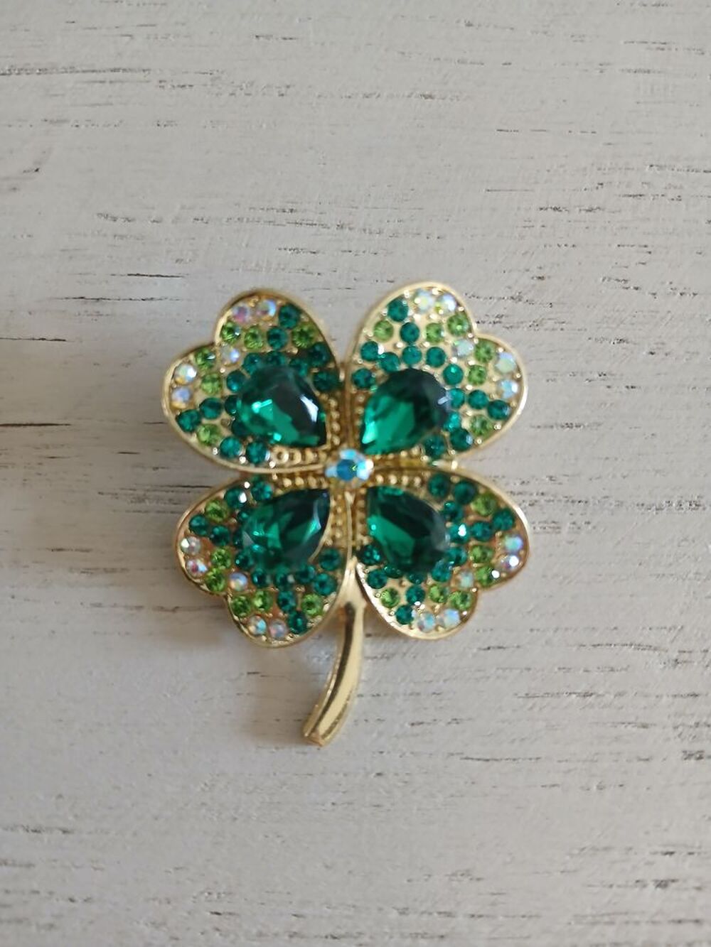 Broche tr&egrave;fle &agrave; 4 feuilles Bijoux et montres