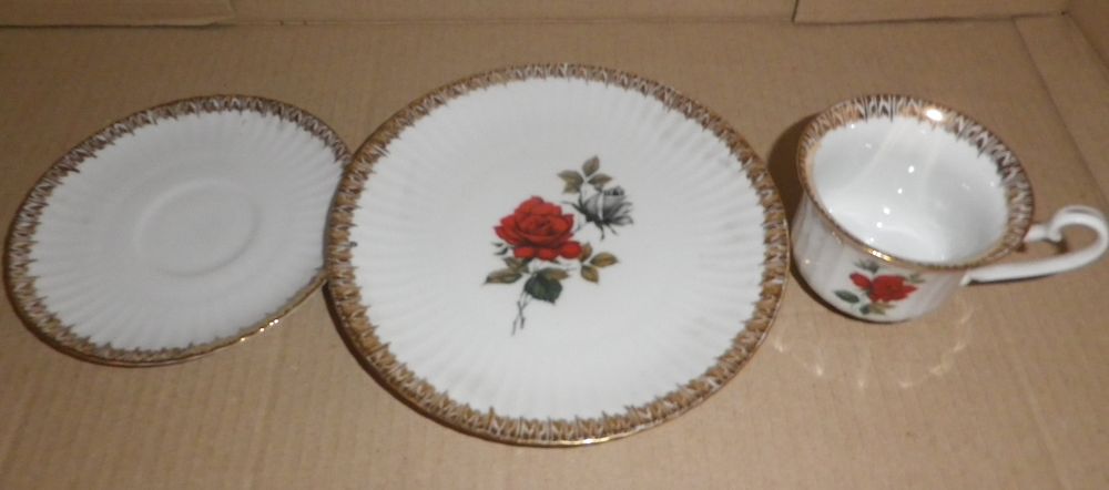 SAMMELTASSE N&deg;3 TASSE SOUS-TASSE ASSIETTE A GATEAU 