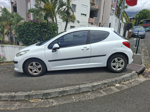 Peugeot 207 1.6 HDi 16V 90ch BLUE LION S&eacute;rie 64 2009 occasion Sainte-Clotilde 97490