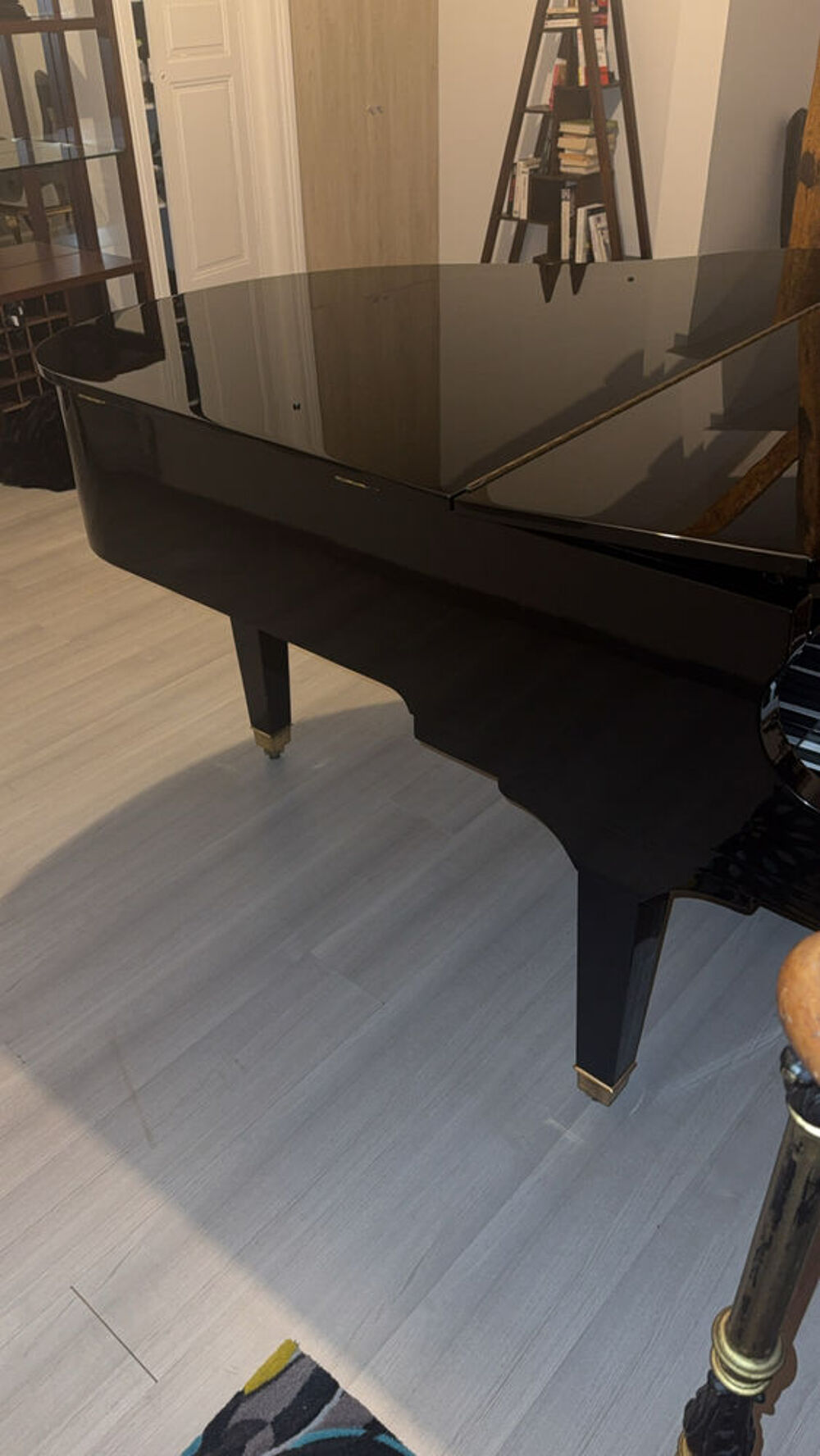un piano &agrave; queue Wurlitzer,
Mod&egrave;le : C153 Instruments de musique