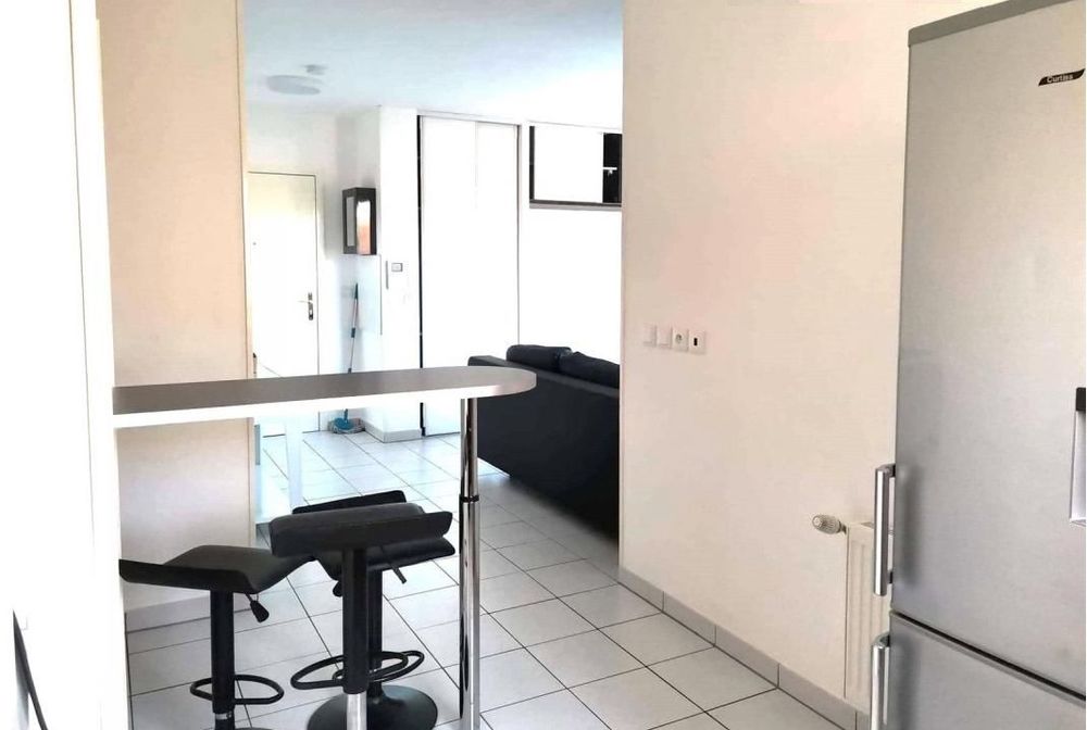 Location Appartement Joli studio meubl de 30m, loyer 720 CC Les ulis