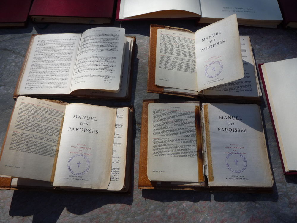 Livre religieux/missel/Paroisse Saint Pierre des Ports
Livres et BD