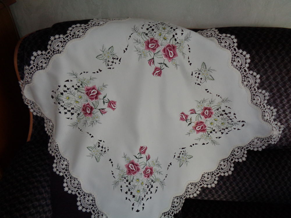 NAPPE BRODEE ENTIEREMENT Décoration