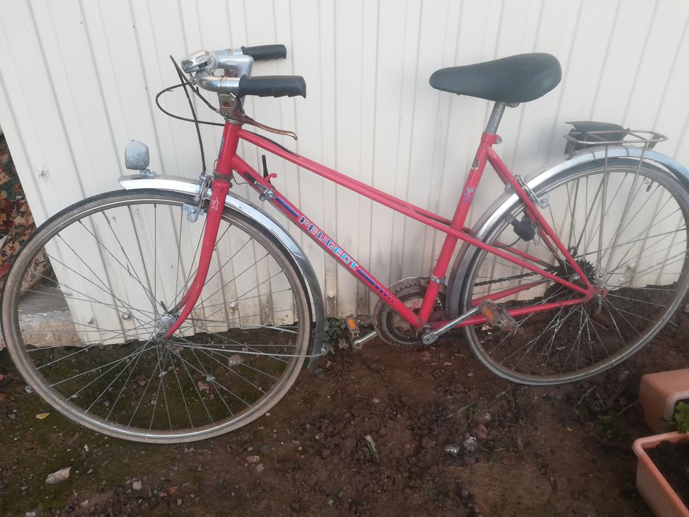 Deux v&eacute;los Vintage Peugeot 
Vélos