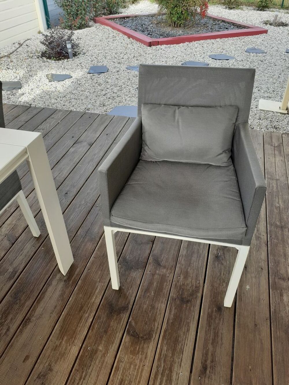 Grande Table blanche avec Fauteuils Meubles