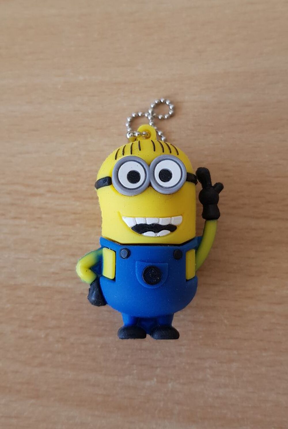 Cl&eacute; usb 8 
minion jerry moi moche et m&eacute;chant
Matériel informatique