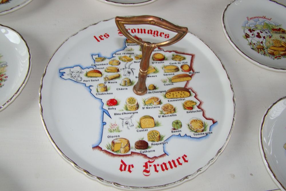 Service &agrave; fromage Moulin des Loups - 13 pi&egrave;ces vintage 
Décoration