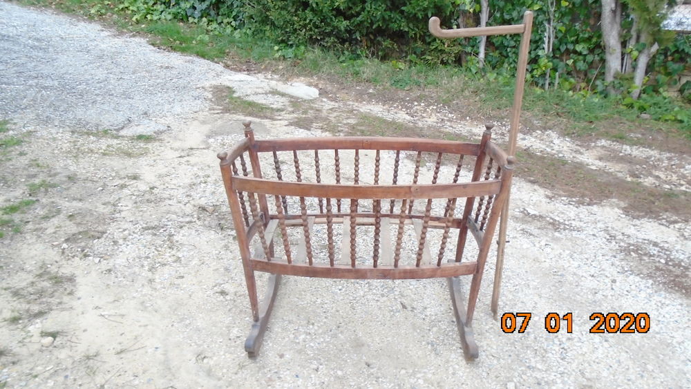 berceau b&eacute;b&eacute; &agrave; bascule Puériculture