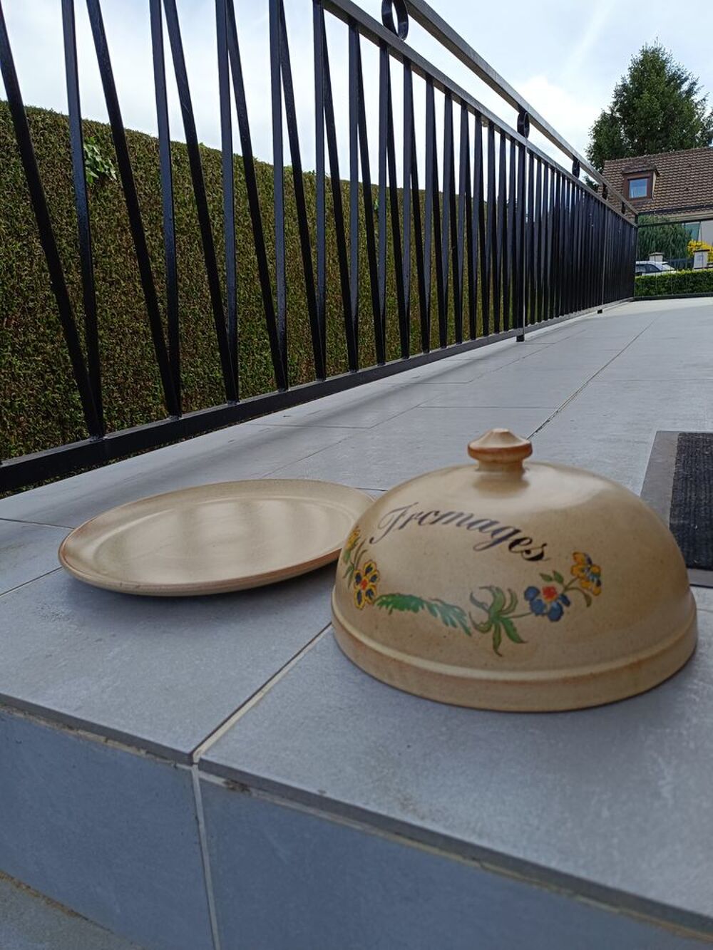 Cloche &agrave; fromage avec plateau en gr&egrave;s marron Cuisine