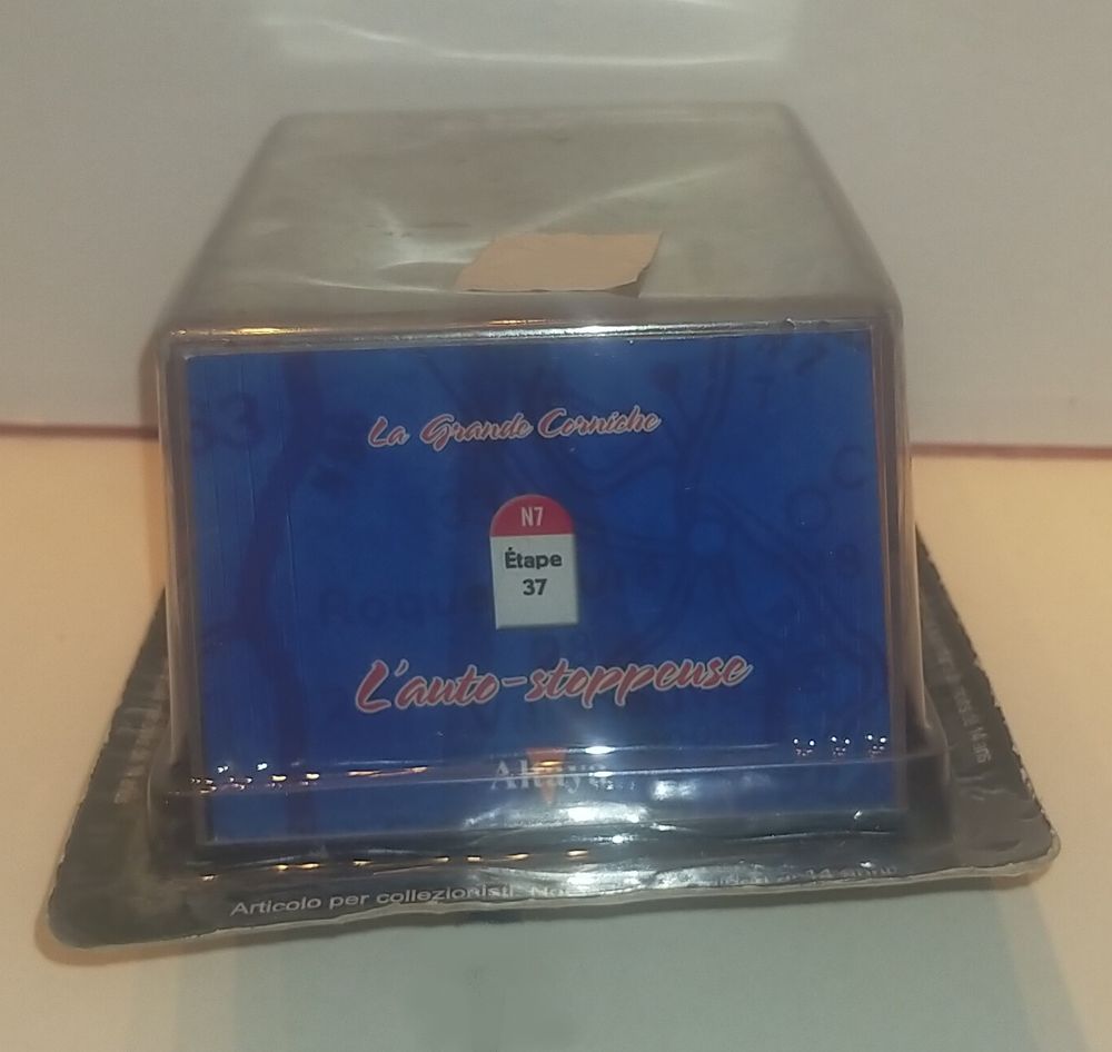 Simca Oc&eacute;ane "la route bleue" bo&icirc;te et d&eacute;cor 1/43
Jeux / jouets