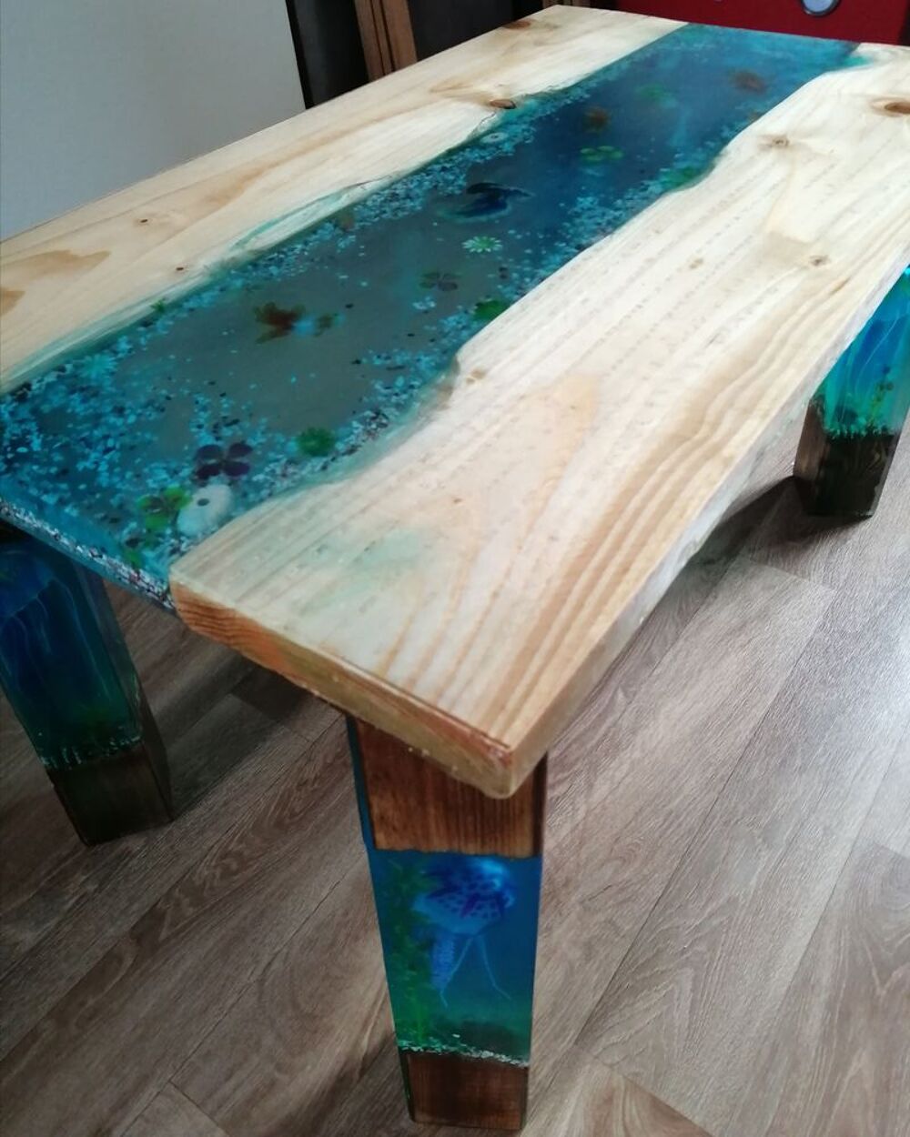 Table basse en r&eacute;sine epoxy Meubles