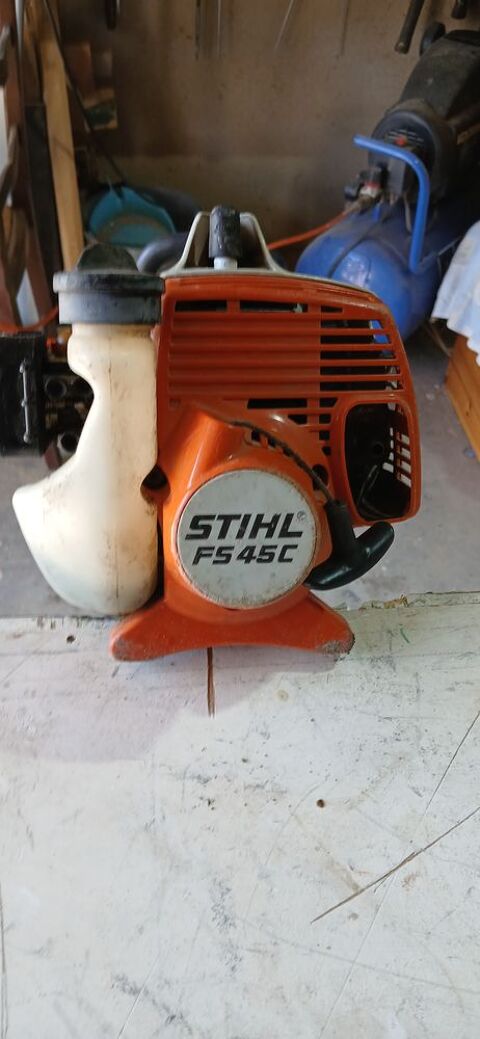 DEBROUSSAiLLEUSE STIHL 45 SC 110 Nyons (26)