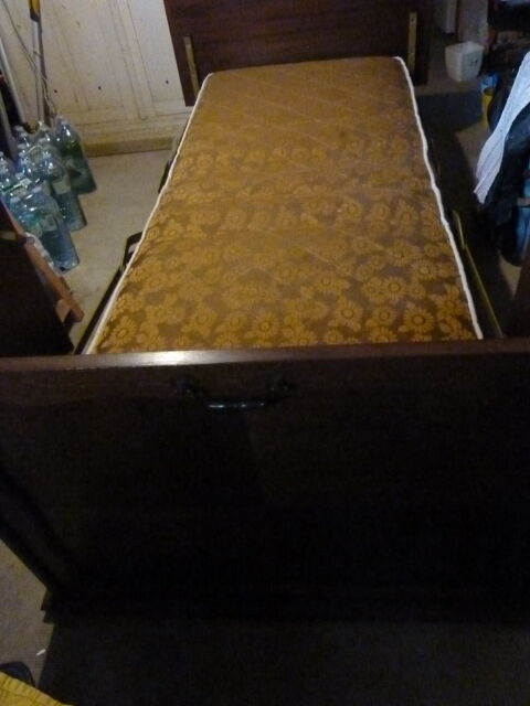 meuble lit d'une place avec matelas 55 Auxerre (89)