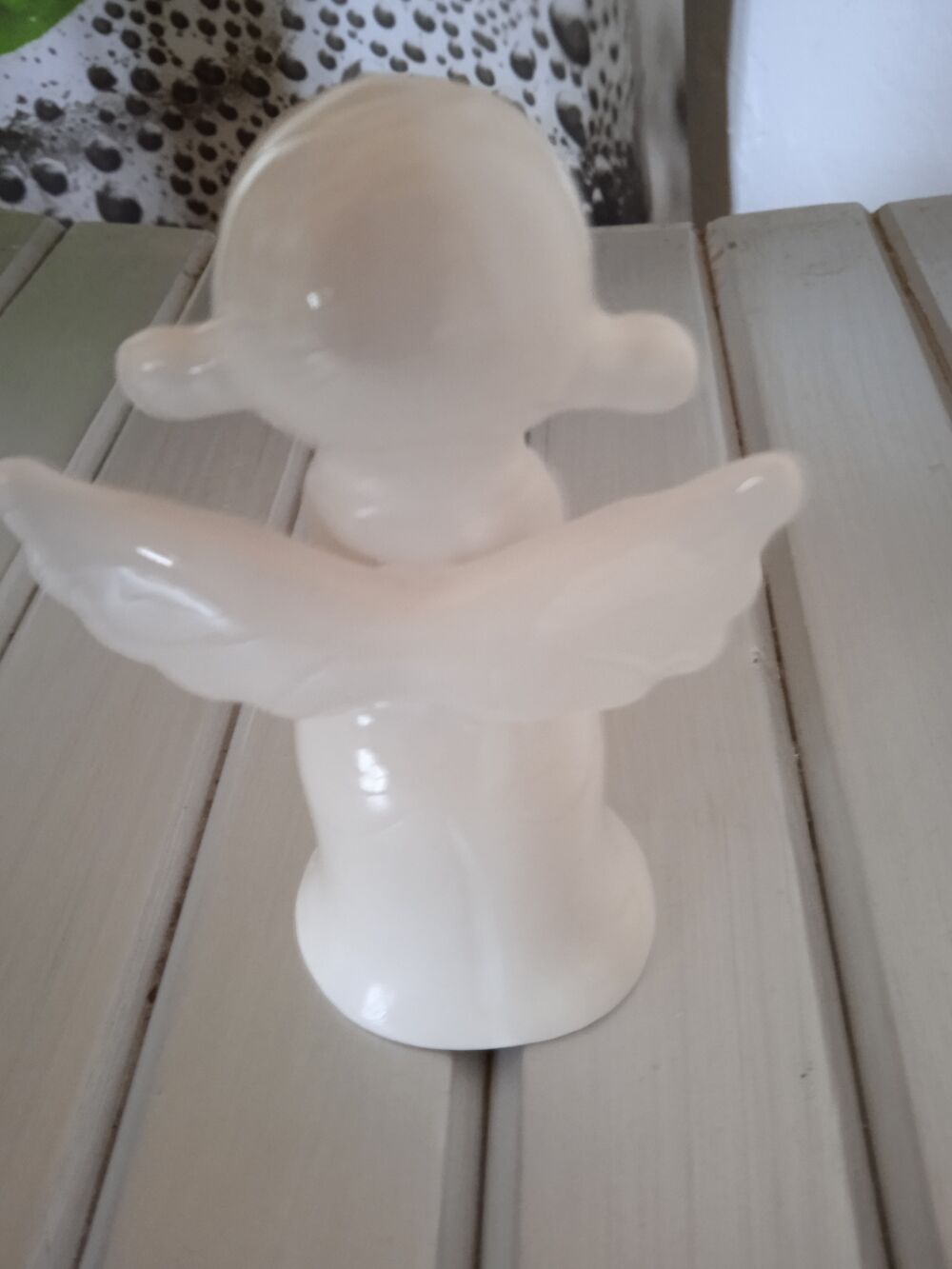 Statue porcelaine ange blanc
En Pri&egrave;re
Excellent &eacute;tat
10 Décoration