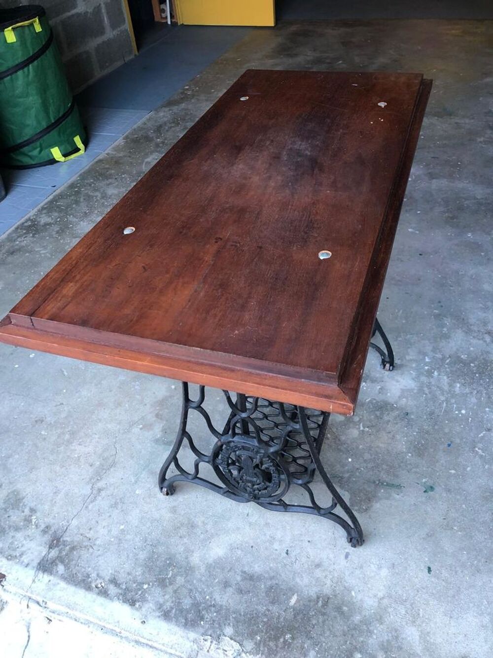 TABLE D 'APPOINT EN PALISSANDRE FER FORGE Meubles